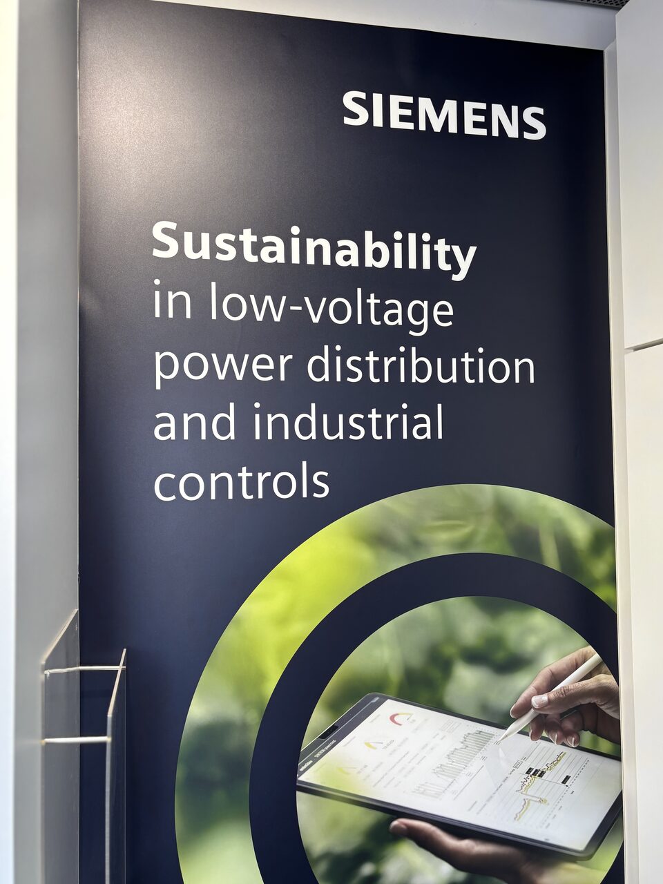 Siemens-Banner zum Thema nachhaltige Niederspannungs-Energieverteilung